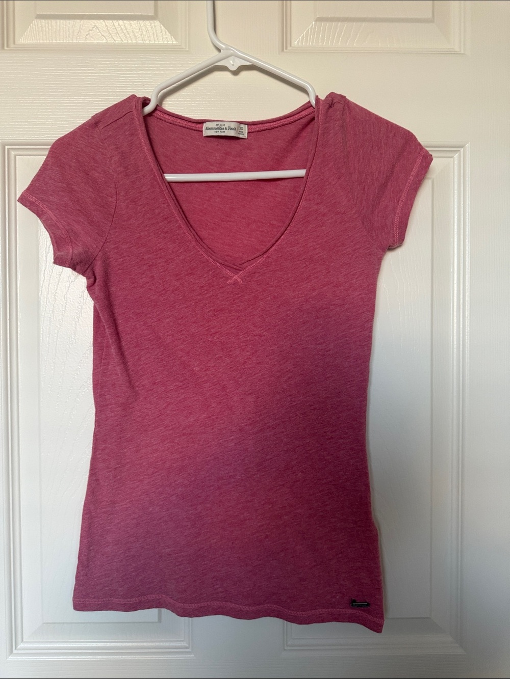 Abercrombie & Fitch Heathered Rose V-Neck Short Sleeve Tee